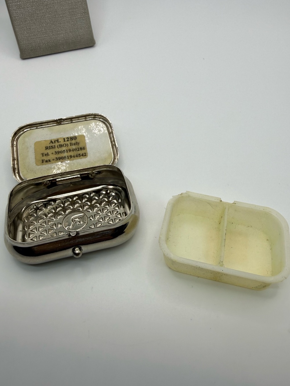 Vintage RISI Italy Floral Pill Box Silver Tone Trinket Case Art 1280 - Picture 5 of 7